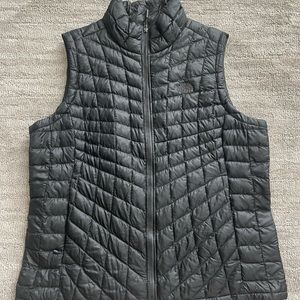 North Face women’s black thin vest Size XL